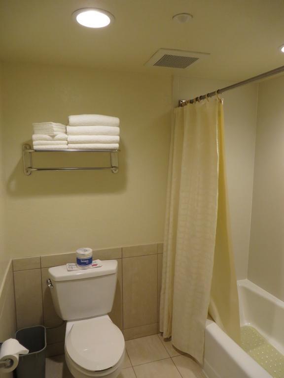 Anaheim Desert Inn&Suites Rom bilde