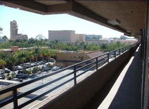 Anaheim Desert Inn&Suites Eksteriør bilde