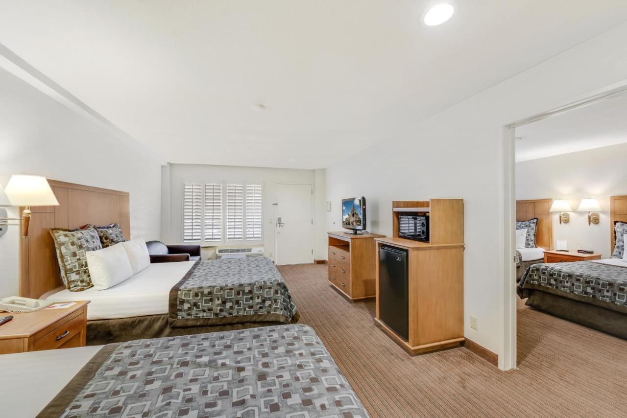 Anaheim Desert Inn&Suites Eksteriør bilde