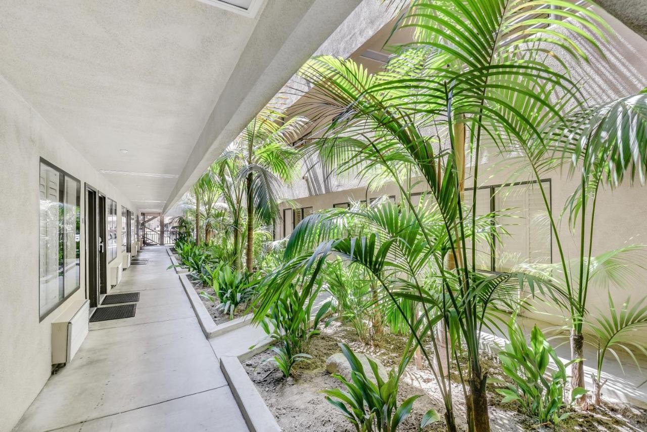 Anaheim Desert Inn&Suites Eksteriør bilde