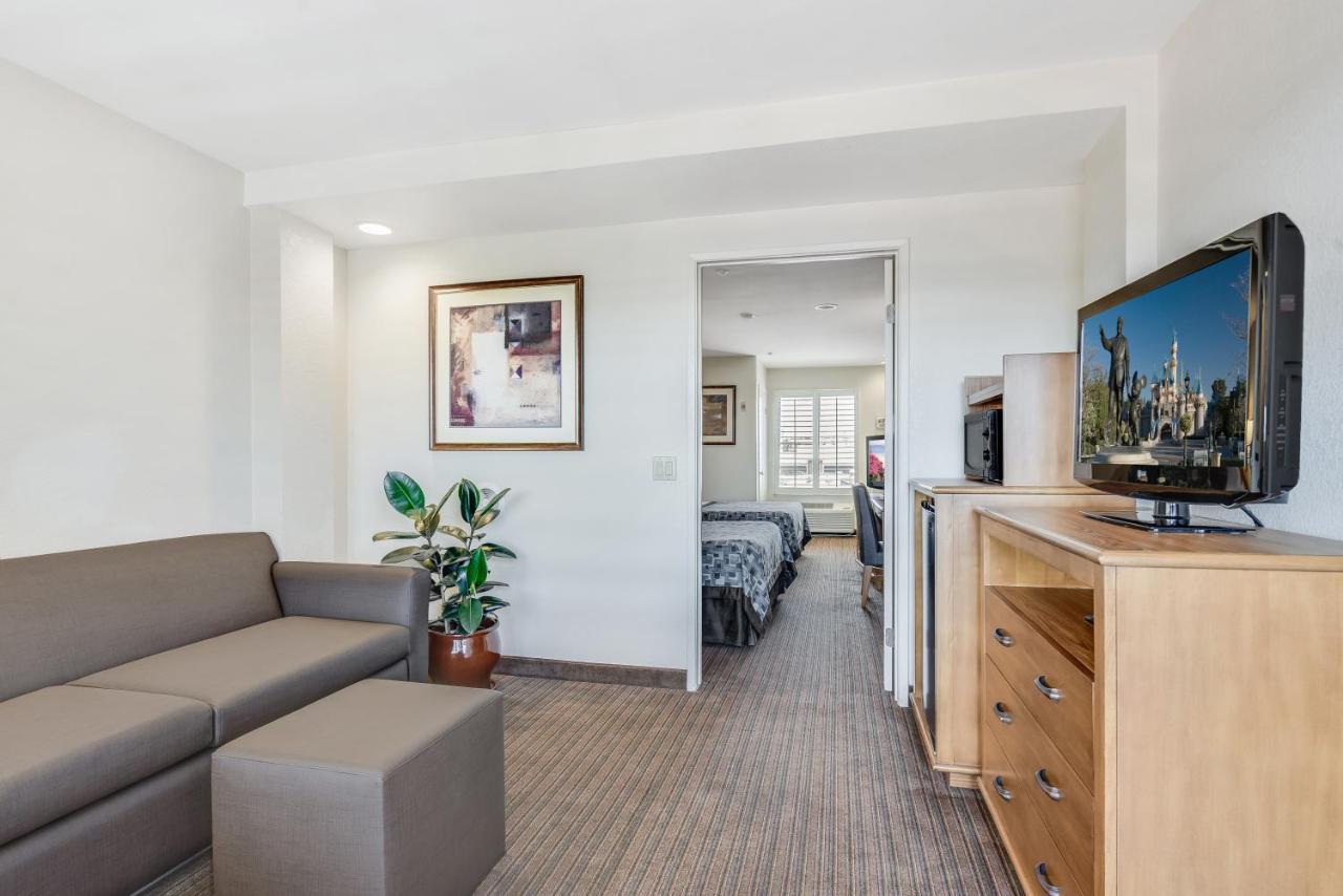 Anaheim Desert Inn&Suites Eksteriør bilde