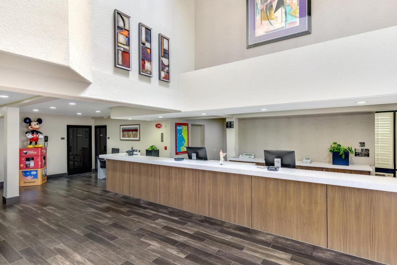 Anaheim Desert Inn&Suites Eksteriør bilde