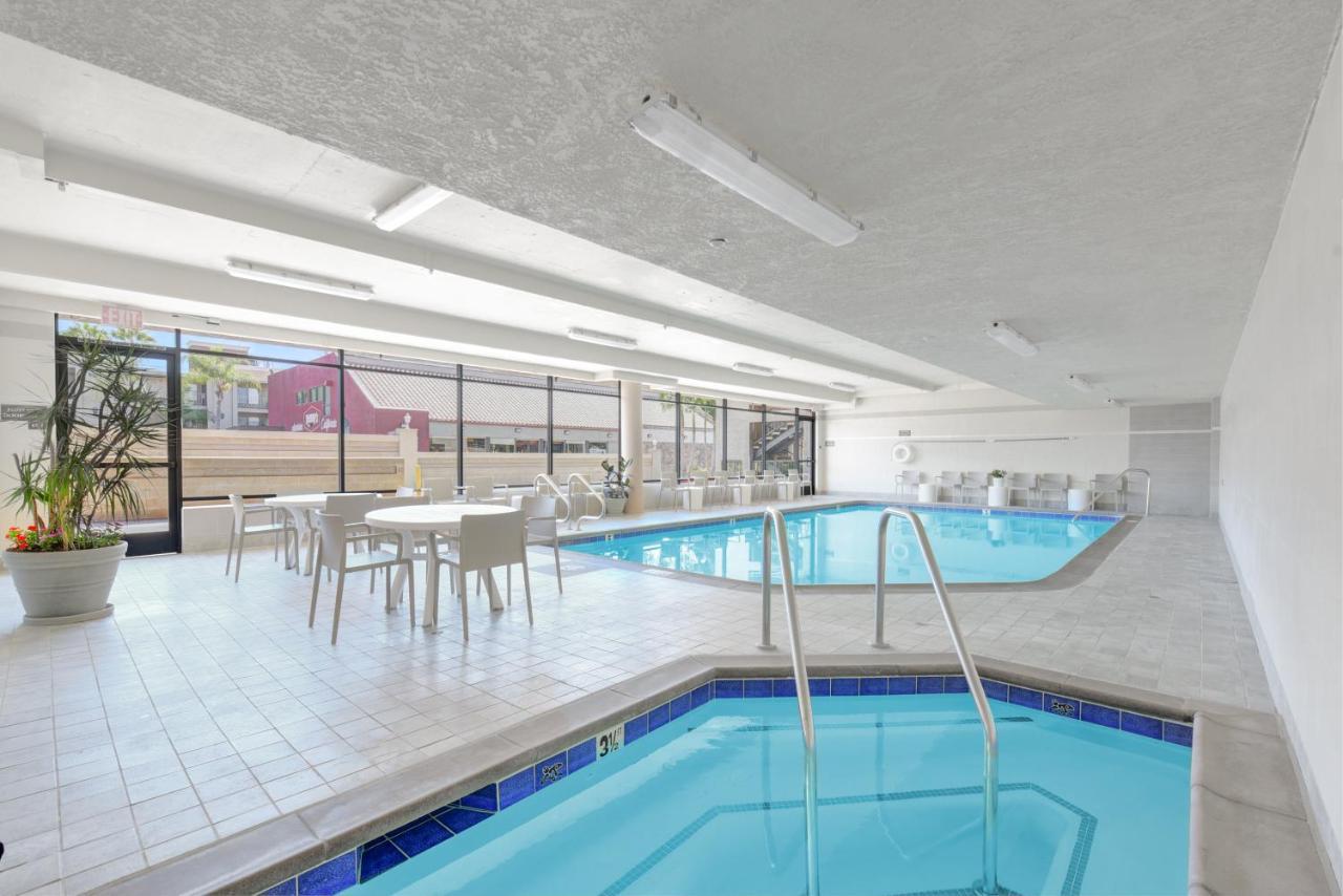 Anaheim Desert Inn&Suites Eksteriør bilde